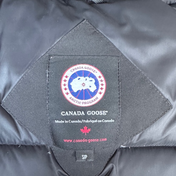 Canada Goose Citadel Parka - Ultimate winter Confort & Style - Picture 4 of 6